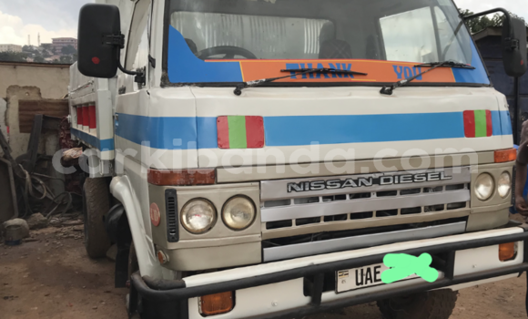 Gura Yakoze Nissan UD White Ikamyo i Kampala mu Uganda Gura Yakoze Nissan UD White Ikamyo i Kampala mu Uganda