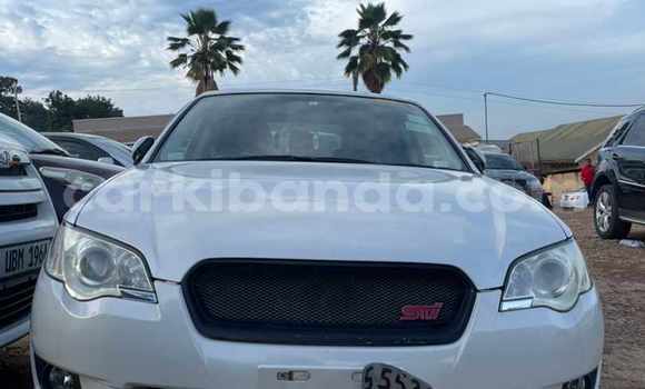 Gura Yakoze Subaru Impreza White Imodoka i Kampala mu Uganda