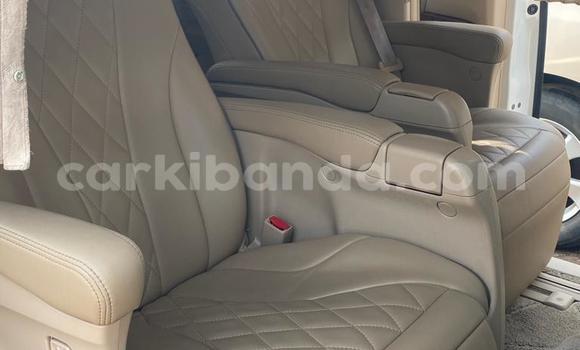 Gura Yakoze Toyota Alphard White Imodoka i Kampala mu Uganda Gura Yakoze Toyota Alphard White Imodoka i Kampala mu Uganda