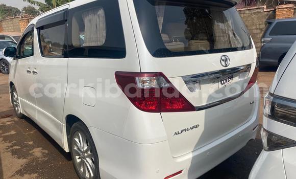 Gura Yakoze Toyota Alphard White Imodoka i Kampala mu Uganda Gura Yakoze Toyota Alphard White Imodoka i Kampala mu Uganda