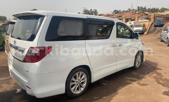 Gura Yakoze Toyota Alphard White Imodoka i Kampala mu Uganda Gura Yakoze Toyota Alphard White Imodoka i Kampala mu Uganda