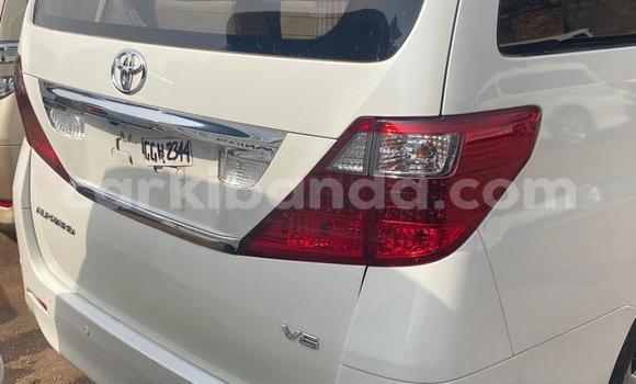 Gura Yakoze Toyota Alphard White Imodoka i Kampala mu Uganda Gura Yakoze Toyota Alphard White Imodoka i Kampala mu Uganda