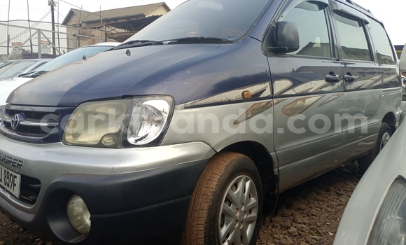 Gura Yakoze Toyota Noah Blue Imodoka i Kampala mu Uganda Gura Yakoze Toyota Noah Blue Imodoka i Kampala mu Uganda