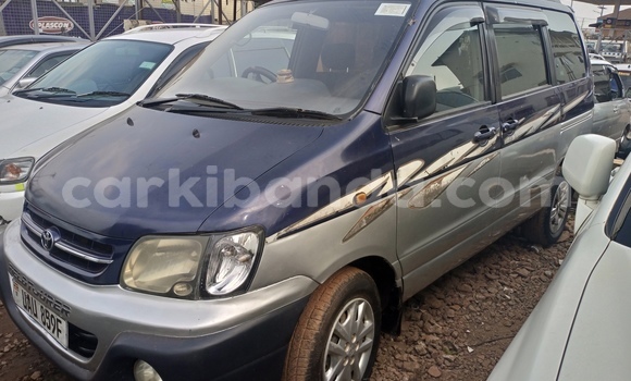 Gura Yakoze Toyota Noah Blue Imodoka i Kampala mu Uganda Gura Yakoze Toyota Noah Blue Imodoka i Kampala mu Uganda