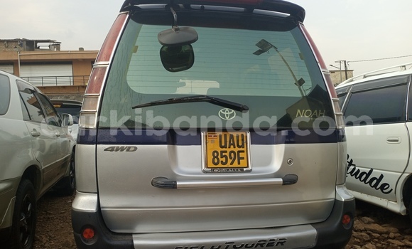 Gura Yakoze Toyota Noah Blue Imodoka i Kampala mu Uganda Gura Yakoze Toyota Noah Blue Imodoka i Kampala mu Uganda