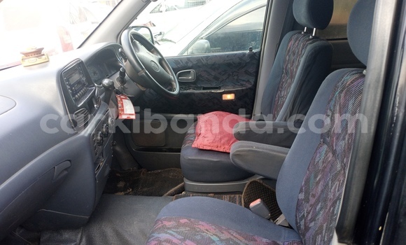 Gura Yakoze Toyota Noah Blue Imodoka i Kampala mu Uganda Gura Yakoze Toyota Noah Blue Imodoka i Kampala mu Uganda