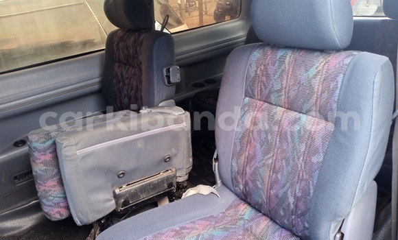 Gura Yakoze Toyota Noah Blue Imodoka i Kampala mu Uganda Gura Yakoze Toyota Noah Blue Imodoka i Kampala mu Uganda