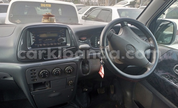 Gura Yakoze Toyota Noah Blue Imodoka i Kampala mu Uganda Gura Yakoze Toyota Noah Blue Imodoka i Kampala mu Uganda