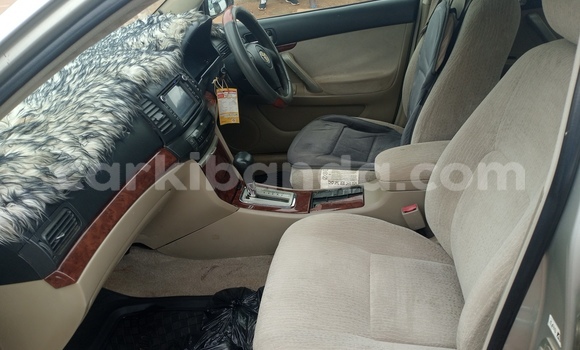 Gura Yakoze Toyota Premio Silver Imodoka i Kampala mu Uganda Gura Yakoze Toyota Premio Silver Imodoka i Kampala mu Uganda