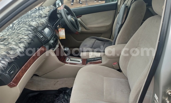 Gura Yakoze Toyota Premio Silver Imodoka i Kampala mu Uganda Gura Yakoze Toyota Premio Silver Imodoka i Kampala mu Uganda