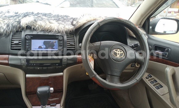 Gura Yakoze Toyota Premio Silver Imodoka i Kampala mu Uganda Gura Yakoze Toyota Premio Silver Imodoka i Kampala mu Uganda