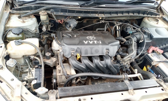 Gura Yakoze Toyota Premio Silver Imodoka i Kampala mu Uganda Gura Yakoze Toyota Premio Silver Imodoka i Kampala mu Uganda