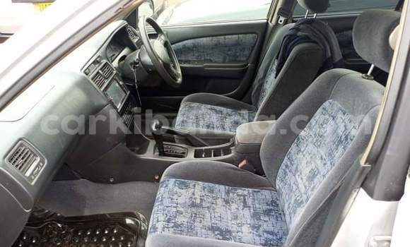 Gura Yakoze Toyota Premio White Imodoka i Kampala mu Uganda Gura Yakoze Toyota Premio White Imodoka i Kampala mu Uganda