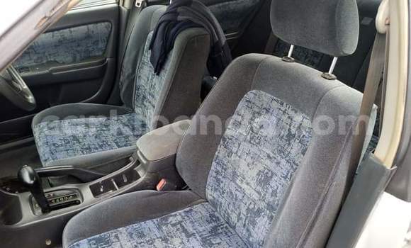 Gura Yakoze Toyota Premio White Imodoka i Kampala mu Uganda Gura Yakoze Toyota Premio White Imodoka i Kampala mu Uganda