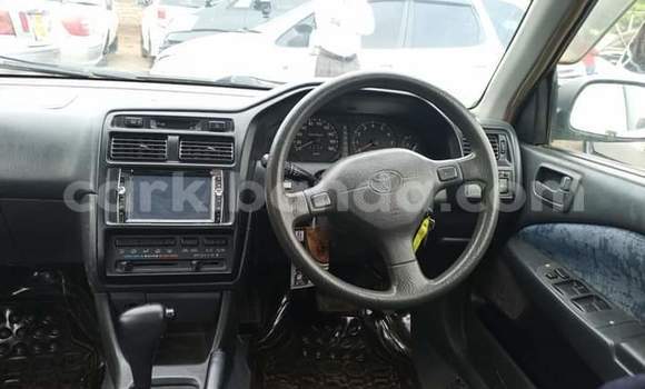 Gura Yakoze Toyota Premio White Imodoka i Kampala mu Uganda Gura Yakoze Toyota Premio White Imodoka i Kampala mu Uganda