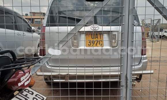 Gura Yakoze Toyota Succeed Silver Imodoka i Kampala mu Uganda Gura Yakoze Toyota Succeed Silver Imodoka i Kampala mu Uganda