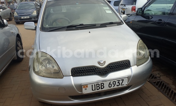 Gura Yakoze Toyota Vitz Silver Imodoka i Kampala mu Uganda Gura Yakoze Toyota Vitz Silver Imodoka i Kampala mu Uganda