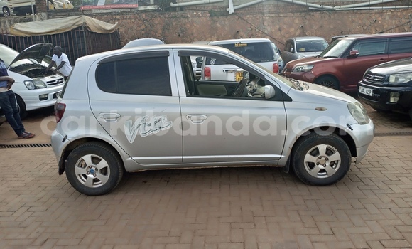 Gura Yakoze Toyota Vitz Silver Imodoka i Kampala mu Uganda Gura Yakoze Toyota Vitz Silver Imodoka i Kampala mu Uganda