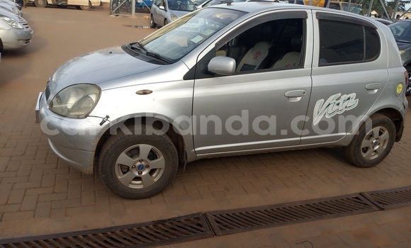 Gura Yakoze Toyota Vitz Silver Imodoka i Kampala mu Uganda Gura Yakoze Toyota Vitz Silver Imodoka i Kampala mu Uganda