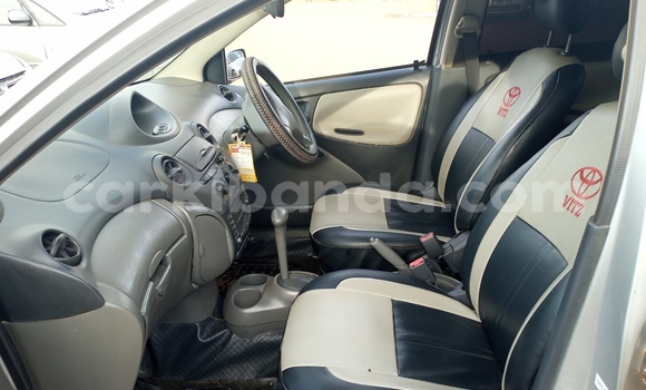 Gura Yakoze Toyota Vitz Silver Imodoka i Kampala mu Uganda Gura Yakoze Toyota Vitz Silver Imodoka i Kampala mu Uganda