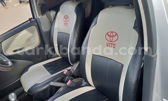 Gura Yakoze Toyota Vitz Silver Imodoka i Kampala mu Uganda Gura Yakoze Toyota Vitz Silver Imodoka i Kampala mu Uganda