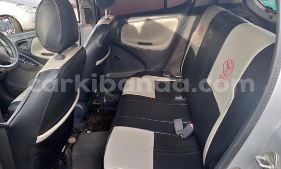 Gura Yakoze Toyota Vitz Silver Imodoka i Kampala mu Uganda Gura Yakoze Toyota Vitz Silver Imodoka i Kampala mu Uganda