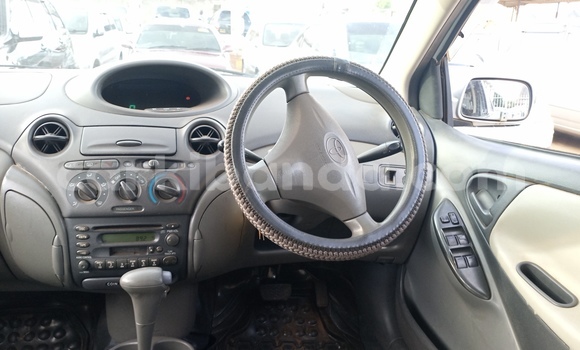 Gura Yakoze Toyota Vitz Silver Imodoka i Kampala mu Uganda Gura Yakoze Toyota Vitz Silver Imodoka i Kampala mu Uganda