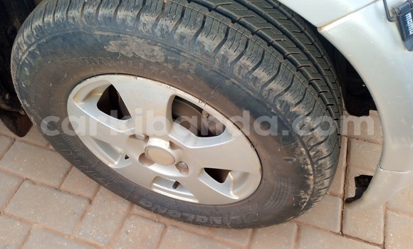 Gura Yakoze Toyota Vitz Silver Imodoka i Kampala mu Uganda Gura Yakoze Toyota Vitz Silver Imodoka i Kampala mu Uganda