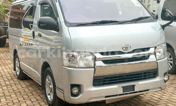 Gura Yakoze Toyota Hiace Silver Imodoka i Kampala mu Uganda
