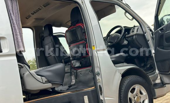 Buy Used Toyota Hiace Silver Car in Kampala in Uganda Buy Used Toyota Hiace Silver Car in Kampala in Uganda
