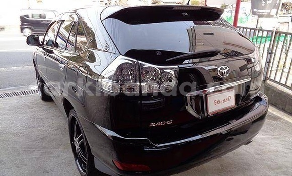 Gura Yakoze Toyota Harrier Black Imodoka i Kampala mu Uganda Gura Yakoze Toyota Harrier Black Imodoka i Kampala mu Uganda