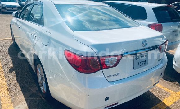 Nunua Ilio tumika Toyota Mark X Nyeupe Gari ndani ya Kampala nchini Uganda