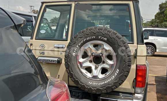 Nunua Ilio tumika Toyota Land Cruiser Nyingine Gari ndani ya Kampala nchini Uganda Nunua Ilio tumika Toyota Land Cruiser Nyingine Gari ndani ya Kampala nchini Uganda