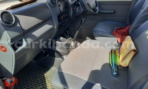 Buy Used Toyota Land Cruiser Silver Car in Kampala in Uganda Buy Used Toyota Land Cruiser Silver Car in Kampala in Uganda