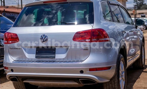 Nunua Ilio tumika Volkswagen Touareg Fedha Gari ndani ya Kampala nchini Uganda Nunua Ilio tumika Volkswagen Touareg Fedha Gari ndani ya Kampala nchini Uganda