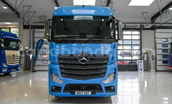 Buy Used Mercedes‒Benz Arocs Blue Truck in Kampala in Uganda