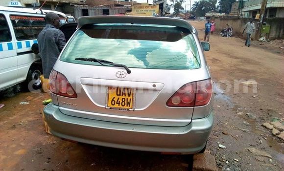 Nunua Imported Toyota Harrier Fedha Gari ndani ya Kampala nchini Uganda Nunua Imported Toyota Harrier Fedha Gari ndani ya Kampala nchini Uganda