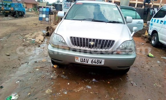 Nunua Imported Toyota Harrier Fedha Gari ndani ya Kampala nchini Uganda Nunua Imported Toyota Harrier Fedha Gari ndani ya Kampala nchini Uganda