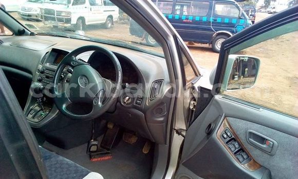 Nunua Imported Toyota Harrier Fedha Gari ndani ya Kampala nchini Uganda Nunua Imported Toyota Harrier Fedha Gari ndani ya Kampala nchini Uganda