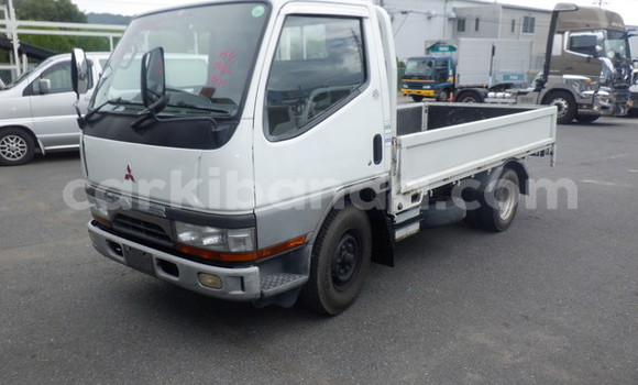 Gura Yakoze Mitsubishi Van White Ikamyo i Kampala mu Uganda