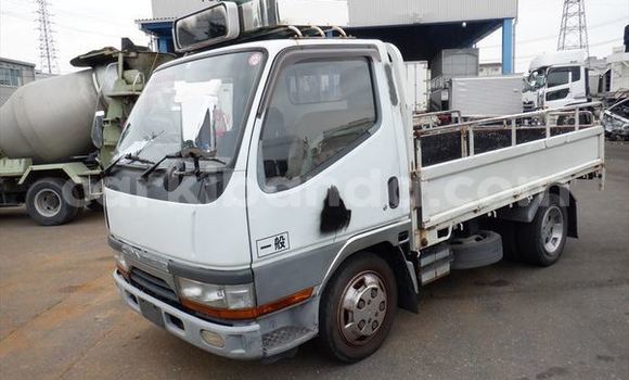 Gura Yakoze Mitsubishi Van White Ikamyo i Kampala mu Uganda