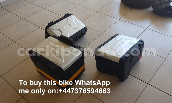Acheter Occasion Moto BMW R1200GS Adventure Gris à Kampala, Ouganda Acheter Occasion Moto BMW R1200GS Adventure Gris à Kampala, Ouganda