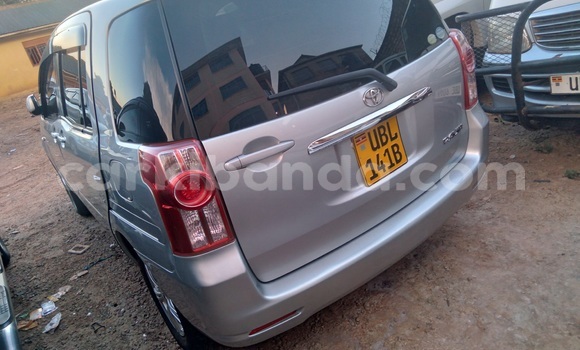 Nunua Ilio tumika Toyota Raum Fedha Gari ndani ya Kampala nchini Uganda Nunua Ilio tumika Toyota Raum Fedha Gari ndani ya Kampala nchini Uganda