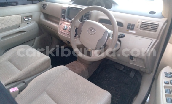 Nunua Ilio tumika Toyota Raum Fedha Gari ndani ya Kampala nchini Uganda Nunua Ilio tumika Toyota Raum Fedha Gari ndani ya Kampala nchini Uganda