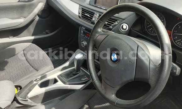 Acheter Import Voiture BMW X1 Noir à Kampala, Ouganda Acheter Import Voiture BMW X1 Noir à Kampala, Ouganda