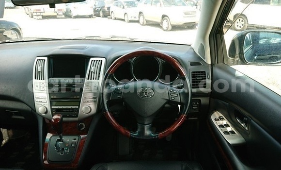 Nunua Imported Toyota Harrier Nyeusi Gari ndani ya Kampala nchini Uganda Nunua Imported Toyota Harrier Nyeusi Gari ndani ya Kampala nchini Uganda