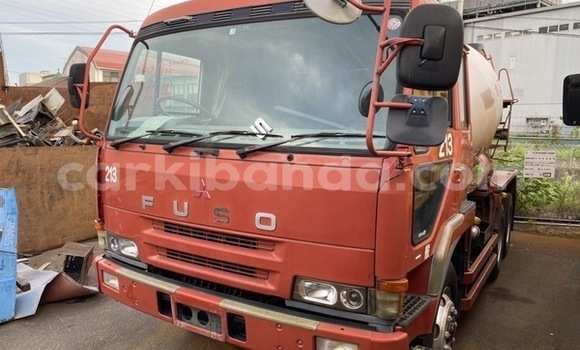 Nunua Ilio tumika Mitsubishi Van Nyekundu Lori ndani ya Kampala nchini Uganda Nunua Ilio tumika Mitsubishi Van Nyekundu Lori ndani ya Kampala nchini Uganda