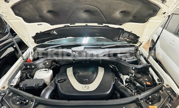 Buy Used Mercedes‒Benz ML–Class White Car in Adjumani in Northern Buy Used Mercedes‒Benz ML–Class White Car in Adjumani in Northern