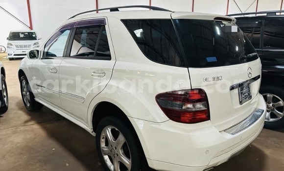 Buy Used Mercedes‒Benz ML–Class White Car in Adjumani in Northern Buy Used Mercedes‒Benz ML–Class White Car in Adjumani in Northern