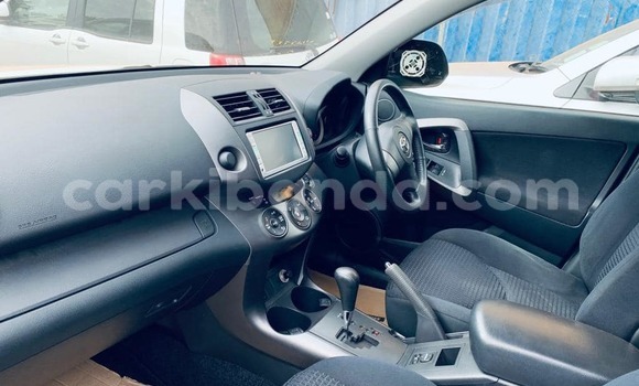 Gura Yakoze Toyota Vanguard White Imodoka i Adjumani mu Northern Gura Yakoze Toyota Vanguard White Imodoka i Adjumani mu Northern